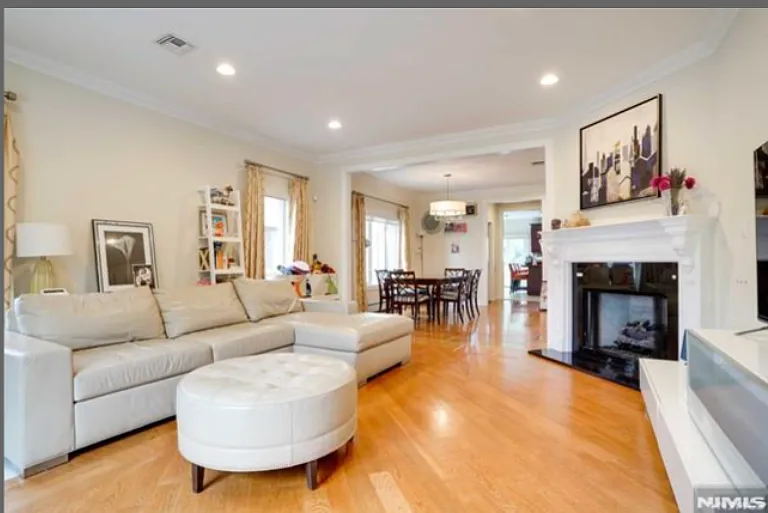 415 Westview Pl — Photo 2