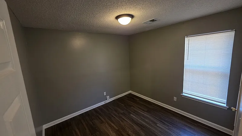 3 bed, 2.0 bath, 1450 sqft, $1,595 — Photo 2