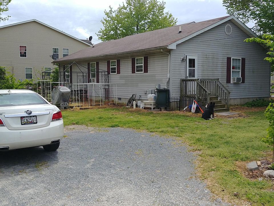 2nd image of 208 N 4th St