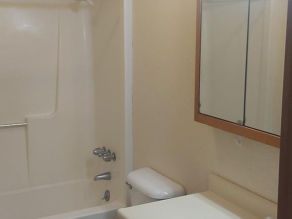 5th image of 2838 Whitener St APT 6