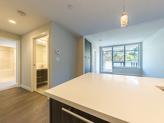 5th image of 5033 Cambie St