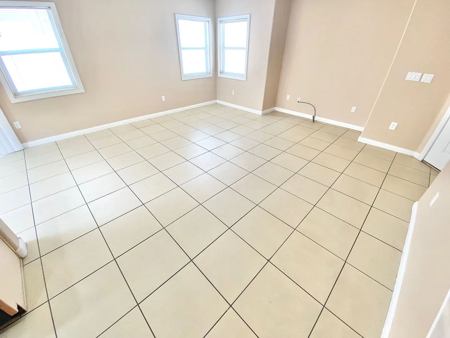 Cute 3 Bedroom /2.5 Bathroom Single Family Home, W/ 2 Car Garage — Photo 3
