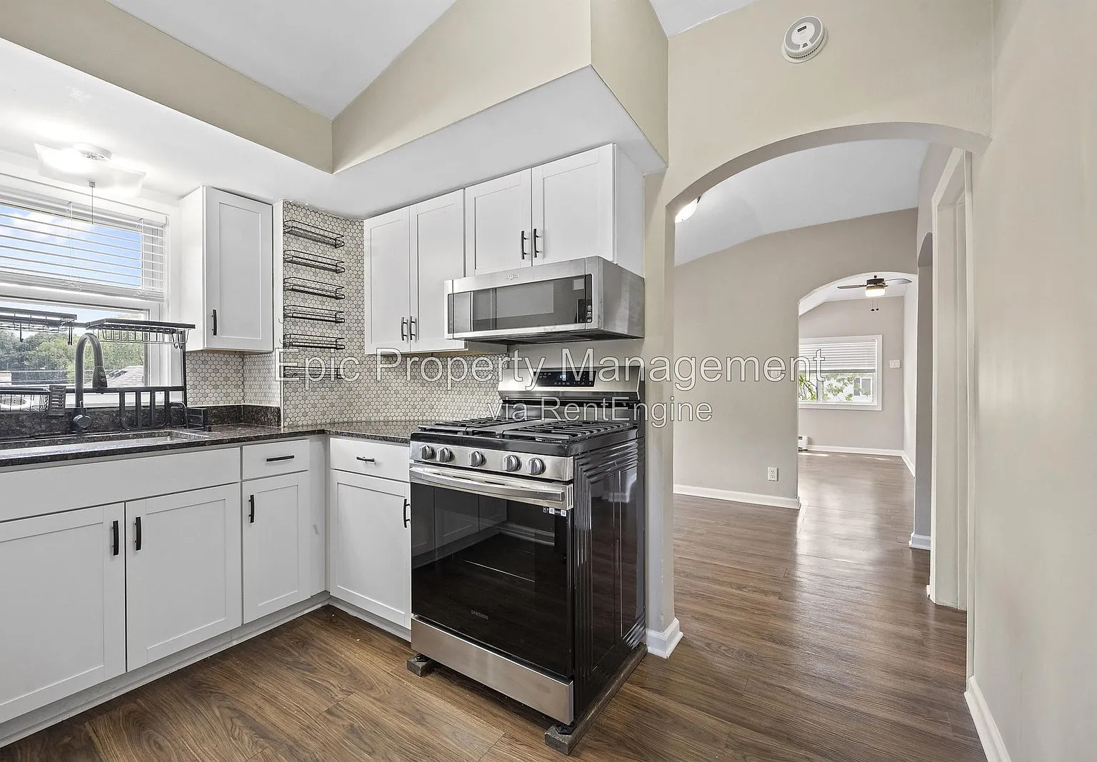 2 bed, 1.0 bath, $1,195 — Photo 2
