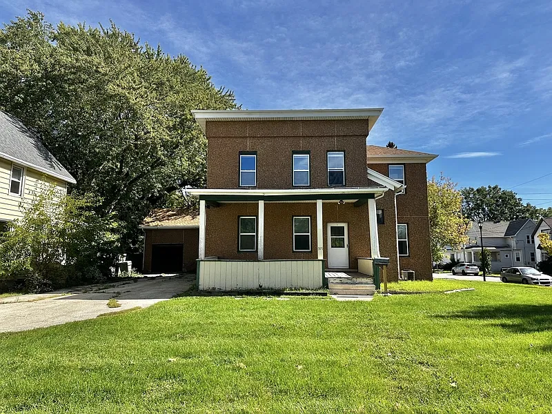 3 bed, 1.5 bath, $1,239 — Photo 1