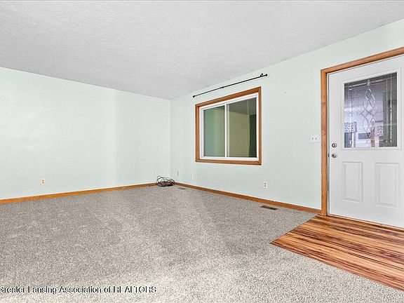 3rd image of 7283 Peck Rd