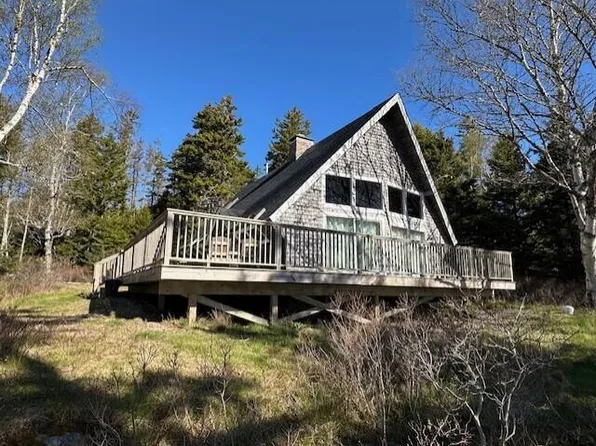 180 Red Point Road, Swans Island, ME 04685