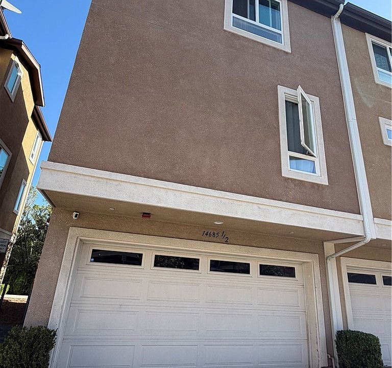 2nd image of 14685 1/2 Sherman Way