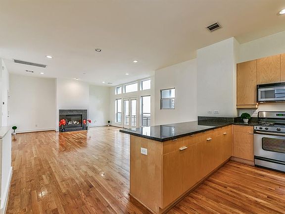 3rd image of 5338 Darling St Unit B