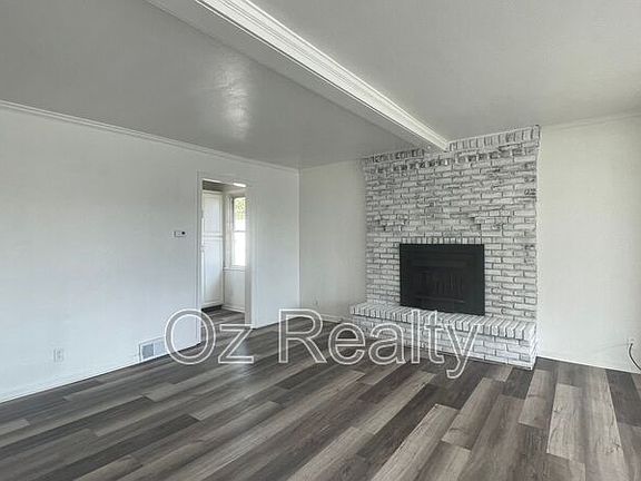 3rd image of 1466 Sunshine St