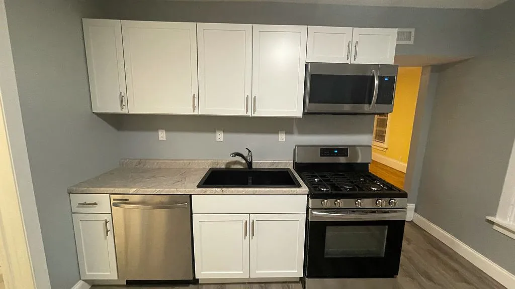 2 bed, 1100 sqft, $1,450 — Photo 2