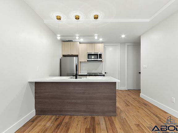 4th image of 242 Montrose Ave #1F