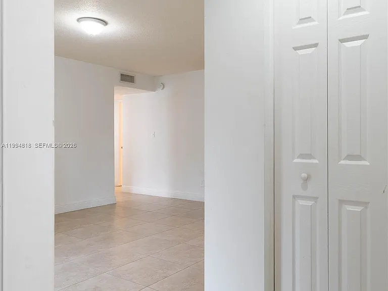 875 Riverside Dr #715 — Photo 3
