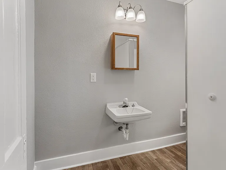 713 W Illinois St #3 — Photo 11