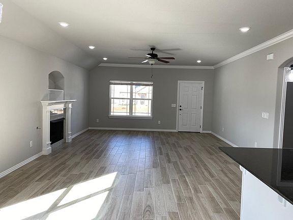 5th image of 981 Lakeview Dr
