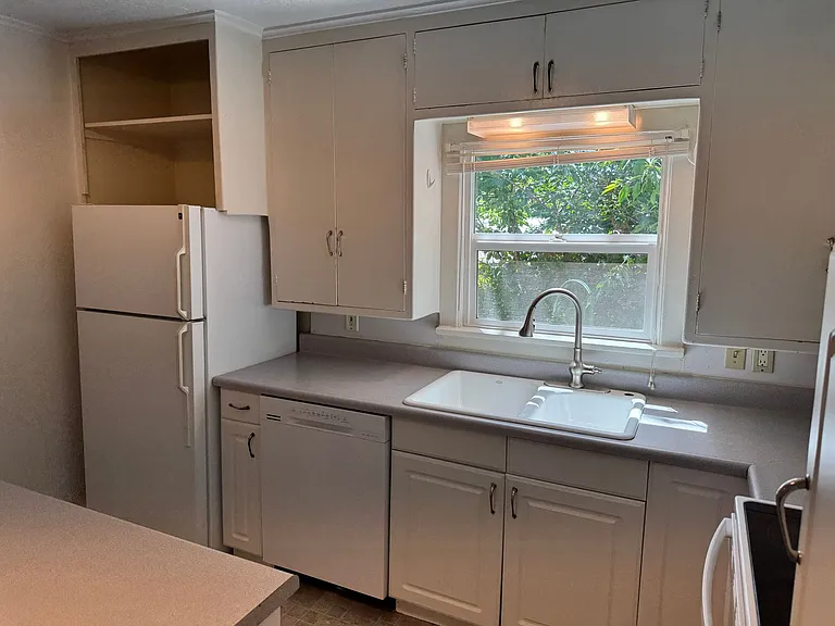 740 W 23rd Ave — Photo 15