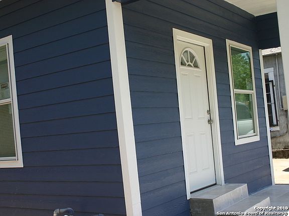 2nd image of 831 Green St