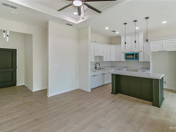 3rd image of 506 Falcon St