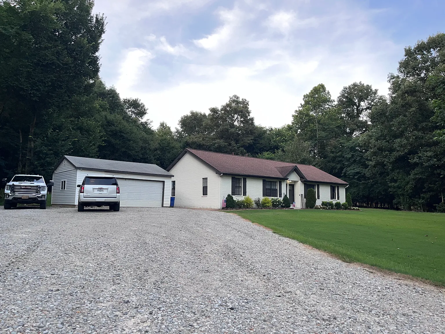 4 bed, 2015 sqft, $2,400 — Photo 2