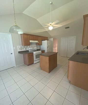 4th image of 503 Tom Sawyer Ln
