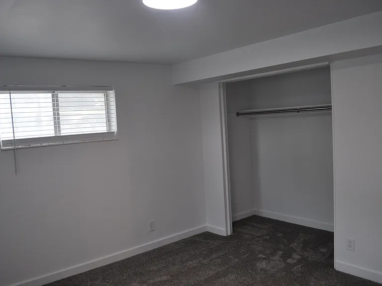 2542 W Robin Rd #B — Photo 7
