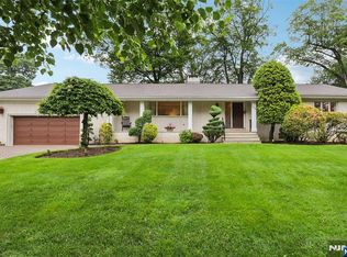 694 Iroquois St, Oradell, NJ 07649