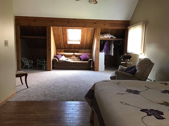 Upstairs Mastebedroom