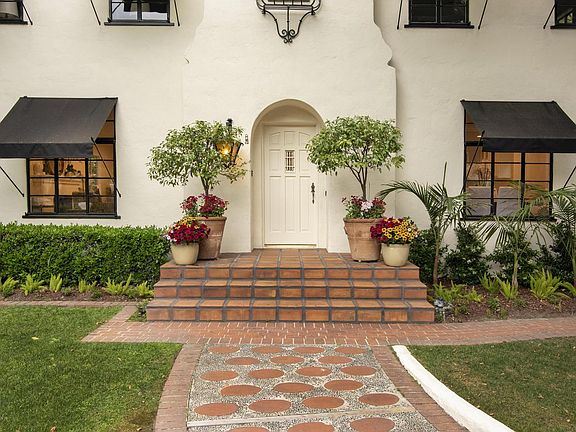 3rd image of 1370 Linda Vista Ave