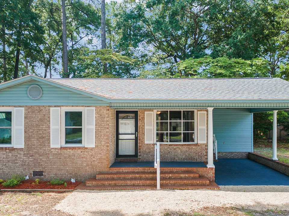 1070 River Dr SW