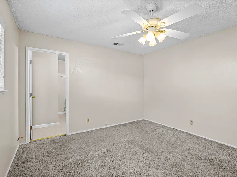 1200 Reeve St — Photo 11