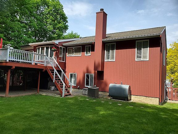4th image of 30 Hawkes Ave