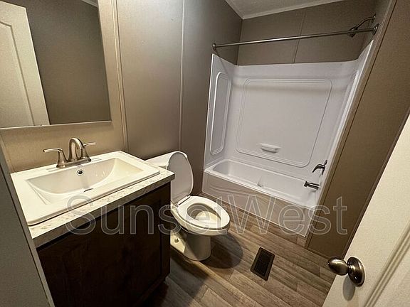 4th image of 213 W Tower Ln