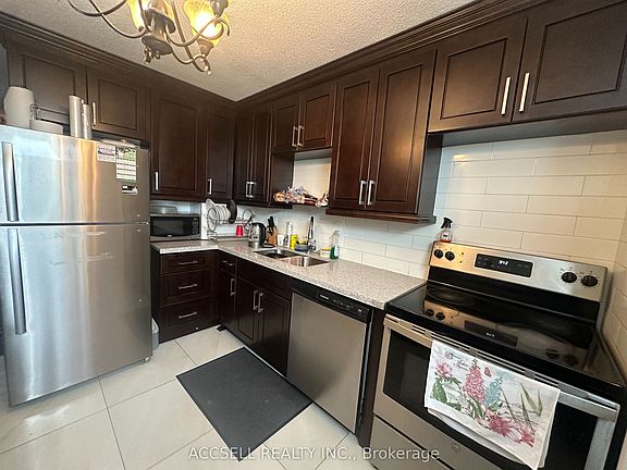 3rd image of 100 Wingarden Ct #1109