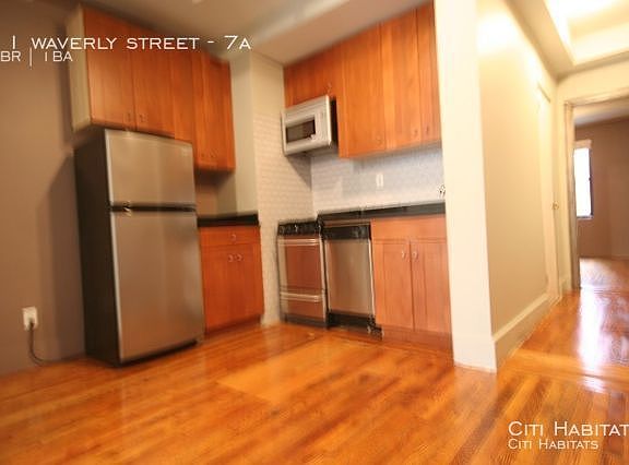 2nd image of 11 Waverly Pl APT 7A