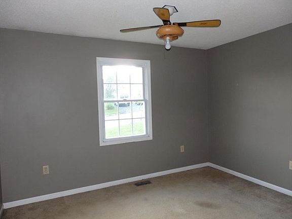 3rd image of 221 Woodland Cir