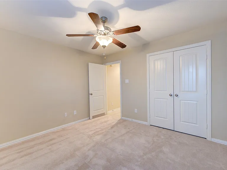6519 Point Hollow Ln — Photo 15