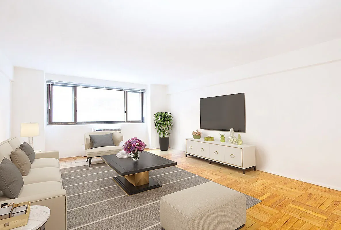 425 E 63rd St #1F photo 1