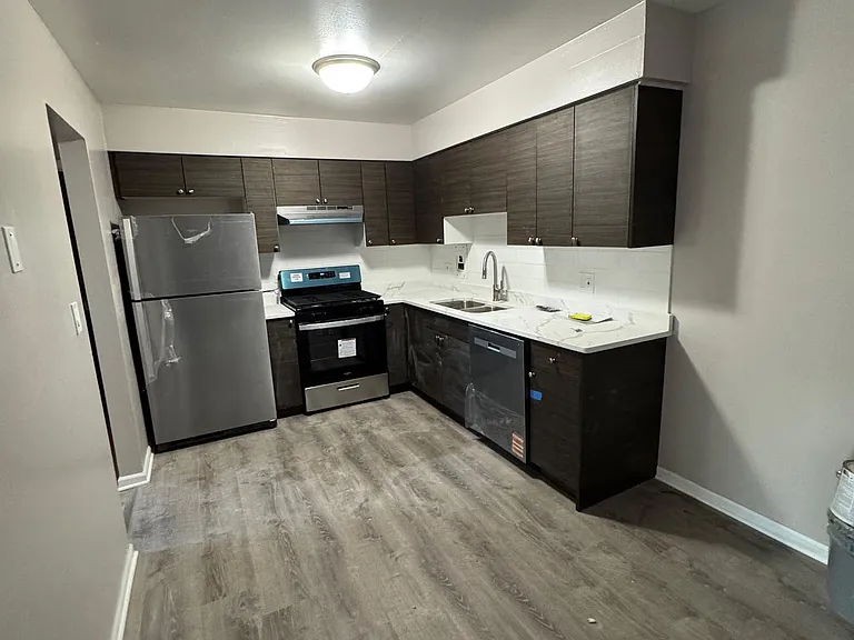 430-40 Stevens Dr — Photo 1