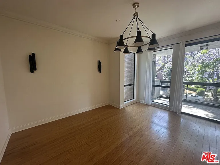 324 N Palm Dr #206 — Photo 8