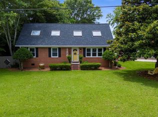 1231 Woodlawn Rd, Greenwood, SC 29646