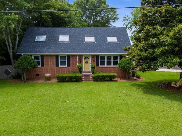 1231 Woodlawn Rd, Greenwood, SC 29646