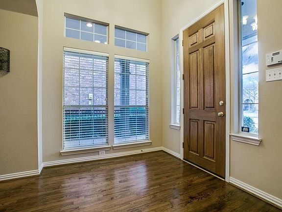 3rd image of 2033 Whitney Ln