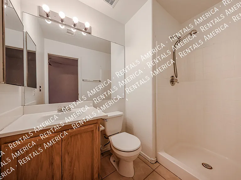 1022 W Westchester Ave — Photo 28