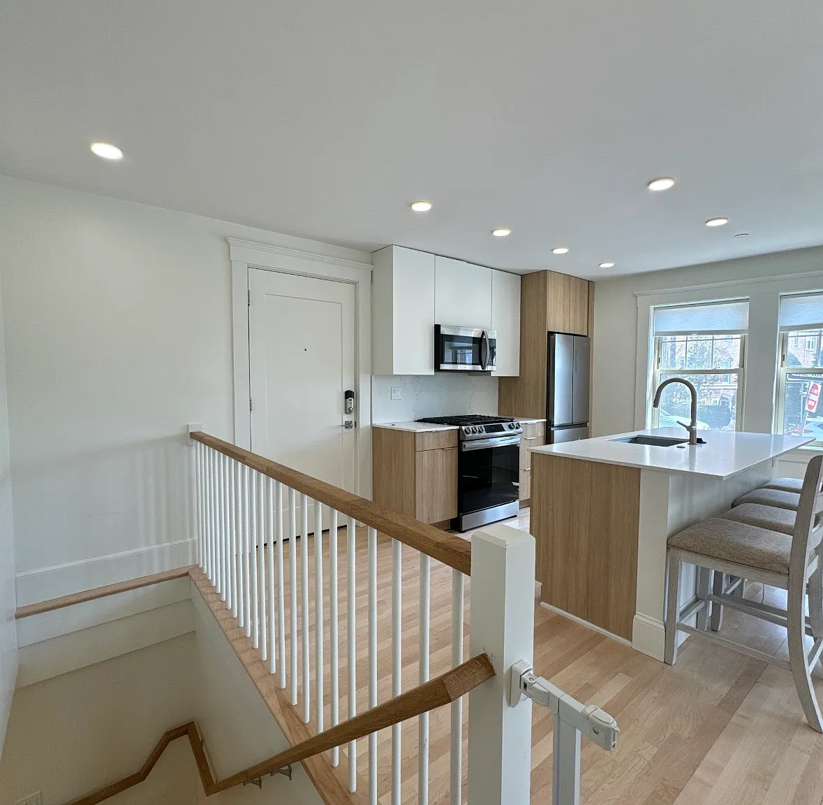 3 bed, $4,600 — Photo 2