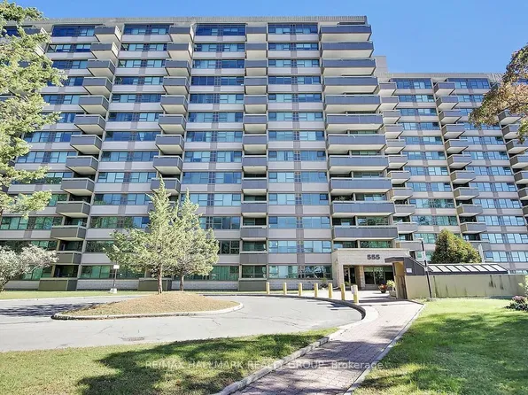 555 Brittany Dr #704, Ottawa, ON K1K 4C5