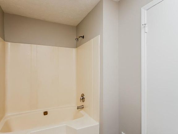 2nd image of 4050 Evelyn Dr #21