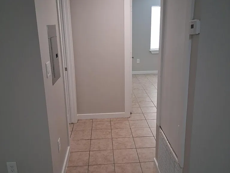 Leonora Apartments — Photo 15