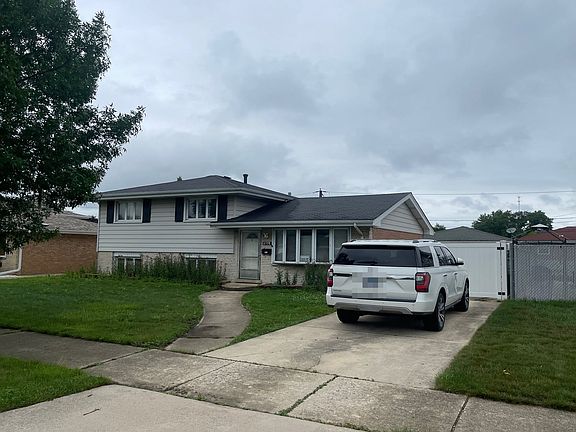 2nd image of 6538 W 106th Pl