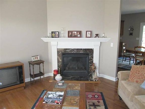 3rd image of 2876 Bentwood Dr