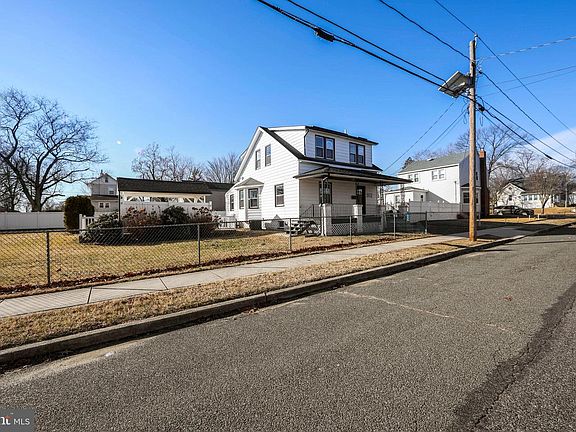 4th image of 502 Wesley Ave