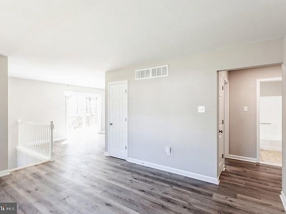 3rd image of 831 Wilda Dr